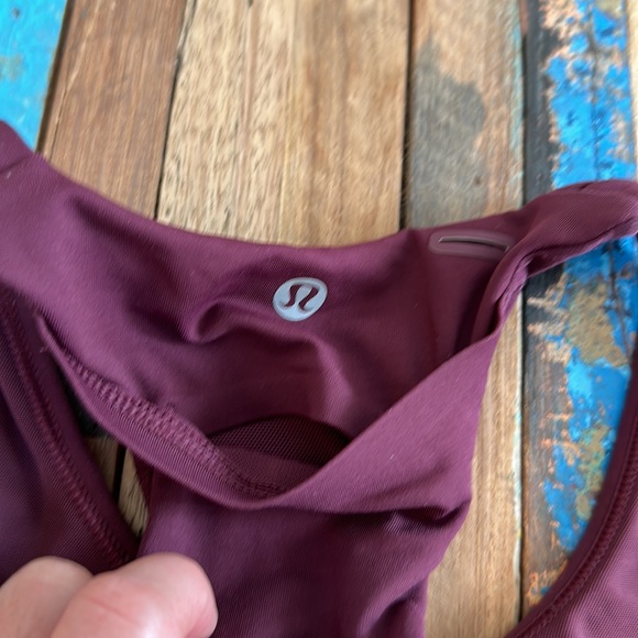LuLuLemon sports Bra Sz 8 - Picture 3 of 4